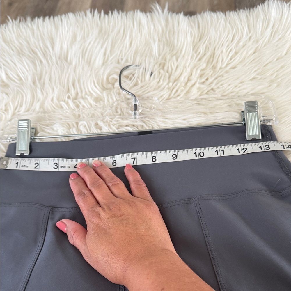 Peloton Charcoal High-Rise Leggings Size Large - Picture 3 of 9